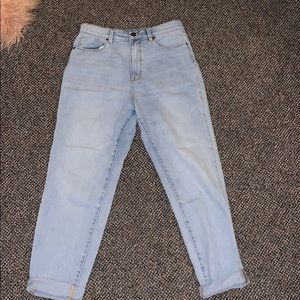 URBAN OUTFITTERS BGD LIGHT WASH MOM JEANS